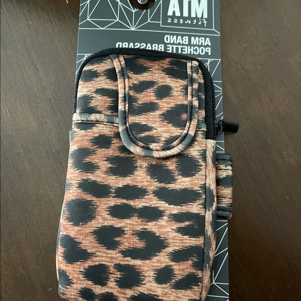 Barbella box arm band